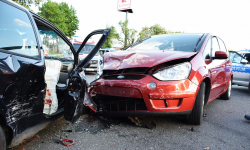 Zderzenie dwóch osobówek na skrzyżowaniu krajowej ósemki z ul. Legnicką [foto] [aktualizacja]