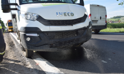 Kolizja trzech pojazdów na krajowej ósemce w Braszowicach. Na drogę wybiegło zwierzę [foto]