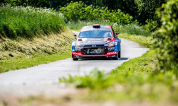 Trwa 52. Rajd Dolnośląski. Na czele załoga Grzyb / Hundla [foto]