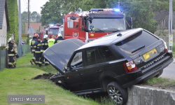 Samochód wypadł z drogi i wylądował w rowie. Od kierowcy czuć było alkohol [foto] [aktualizacja]