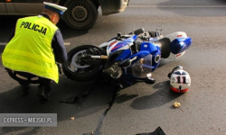 80-latek wymusił pierwszeństwo i zderzył się z motocyklem. Kierowca jednośladu nie miał uprawnień