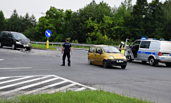Wypadek na skrzyżowaniu krajowej ósemki z ul. Legnicką. Sprawca był pijany [foto] [aktualizacja]