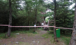 Wieża widokowa na Jaworniku uszkodzona. Obiekt grozi zawaleniem, obowiązuje zakaz wejścia