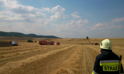 Pożar ścierni między Henrykowem a Krzelkowem. Spłonął blisko hektar