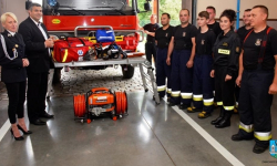 Strażacy-ochotnicy z ząbkowickiej gminy dostali narzędzia hydrauliczne, torby, deski i defibrylatory