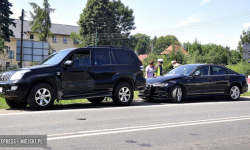 Radiowóz wjechał na skrzyżowanie na czerwonym świetle. Kolizja w Ząbkowicach Śląskich [foto]