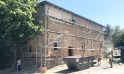 Rozpoczął się remont elewacji zewnętrznej świetlicy wiejskiej w Kobylej Głowie