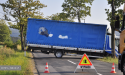 Kolizja samochodu ciężarowego przed Płonicą [foto]