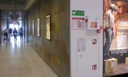 W kłodzkiej galerii zamontowano defibrylator