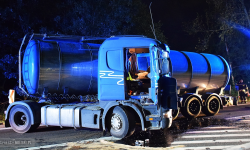 Zderzenie autobusu z cysterną. Krajowa ósemka zablokowana [foto] [aktualizacja]