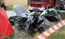 Zderzenie osobówki z cieżarówką na krajowej 46. Nie żyje 26-latek [foto] [aktualizacja]