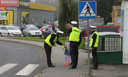 Policjanci sprawdzili oznakowanie dróg w pobliżu szkół i przedszkoli