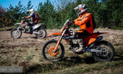 Rywalizowali w piasku i błocie. Zawody motocyklowe Enduro w Braszowicach za nami [foto]