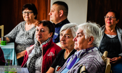 Policjanci rozmawiali z seniorami na temat bezpieczeństwa [foto]