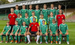 Zawodnicy Akademii Piłkarskiej Orła Ząbkowice Śląskie w Śląsku Wrocław