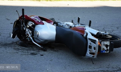 Wypadek na wysokości Kolonii Budzów. Kierująca Hyundaiem wymusiła pierwszeństwo jadącemu skuterem