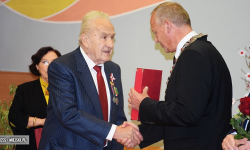 Zasłużeni mieszkańcy gminy Bardo otrzymali wyróżnienia. Sesja z okazji Święta Niepodległości [foto]