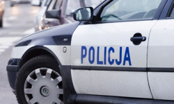 Wyprzedzał i uderzył w skręcającego Opla. Wypadek w Bobolicach. Trzy osoby trafiły do szpitala