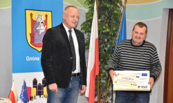 Blisko milion trafił do mieszkańców. Symboliczne czeki na granty rozdane