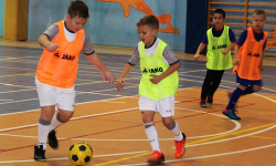Ząbkowicka Liga Mini Futsalu zainaugurowana. W pierwszym turnieju rywalizowało szesnaście drużyn
