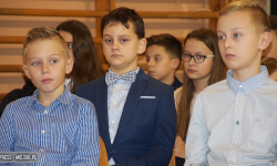 Po tysiąc złotych dla najzdolniejszych. 44 uczniów otrzymało stypendia naukowe [foto]