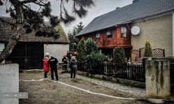 Pożar w budynku mieszkalnym w Niedźwiedziu [foto]