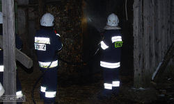 Pożar wewnątrz budynku gospodarczego w Stolcu