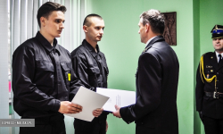 Znamy nazwiska nowych strażaków-zawodowców. Dziś złożyli uroczyste ślubowanie [foto]