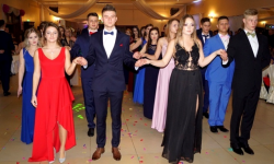 Uczniowie z Ziębic bawili się na studniówce [foto]