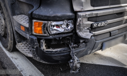 Kolizja na skrzyżowaniu krajowej ósemki z ul. Legnicką w Ząbkowicach Śląskich [foto]