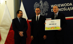 Burmistrz odebrał promesę. 300 tys. zł na utworzenie Dziennego Domu Opieki „Senior+”