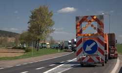 Remont nawierzchni na krajowej ósemce w Bardzie. Są utrudnienia, tworzą się spore korki