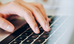 Wierzą w fałszywych „generałów” i tracą spore pieniądze. Policja ostrzega