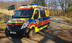 Wypadła z singletracku i uderzyła w drzewo. Była nieprzytomna, interweniował helikopter LPR [foto]