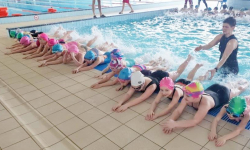 Gmina Bardo otrzymała 45 miejsc dla uczniów klas I–III w ramach programu „Dolnoślązak umie pływać”