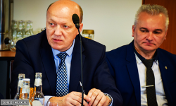 „Pomoc dla rządu” kosztem inwestycji. Gminy dokładają coraz więcej do oświaty [konferencja]