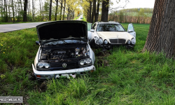 Mercedes i Volkswagen w rowie za Kluczową [foto]