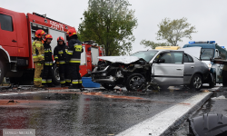 Zderzenie trzech pojazdów wysokości zjazdu do Tarnowa. Droga całkowicie zablokowana 