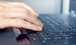 Szybszy internet już wkrótce. Orange Polska rozpoczęła instalacje sieci światłowodowej