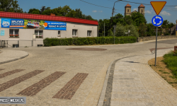 Błędne oznakowanie na wyremontowanym odcinku drogi w Bardzie