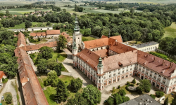 Burmistrz podpisał umowę na opracowanie i przygotowanie planu ochrony Parku Kulturowego w Henrykowie