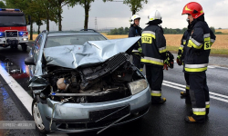 Zderzenie dwóch aut na wysokości Tarnowa. Jeden z kierowców odjechał z miejsca zdarzenia [foto]
