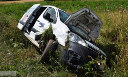 Wypadł z drogi i zatrzymał się w przydrożnym polu [foto]