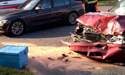 Zderzenie osobowej Skody z ciężarowym Volvo