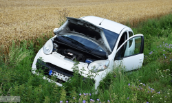 Citroen poza drogą za Kluczową