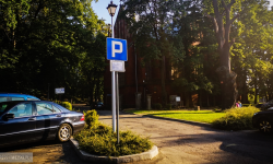 Płatne parkingi w Kamieńcu Ząbkowickim. Ile trzeba zapłacić za postój i kiedy?