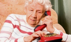 Kolejne próby oszustwa „na legendę”, jedna niestety skuteczna. Starsza kobieta straciła 17 tys. zł