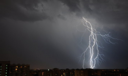 IMGW ostrzega przed silnym deszczem z burzami