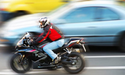 Pędził motocyklem blisko 200 km/h, stracił prawo jazdy