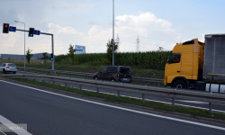 Samochód ciężarowy wjechał w tył Citroena. Utrudnienia na skrzyżowaniu [foto]